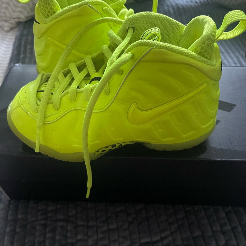 Nike - Picture 2 of 3